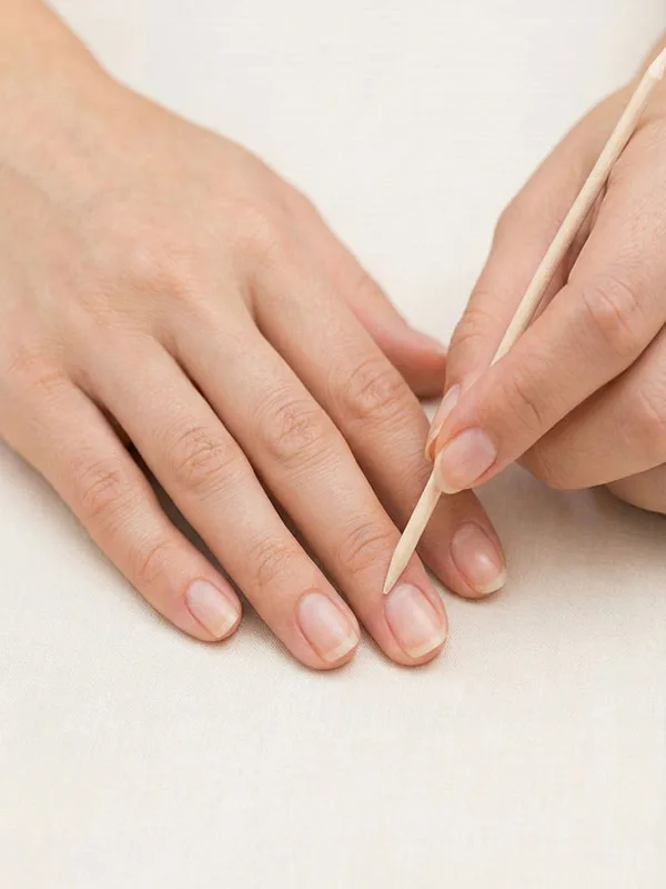 Préparer ses cuticules avant la pose