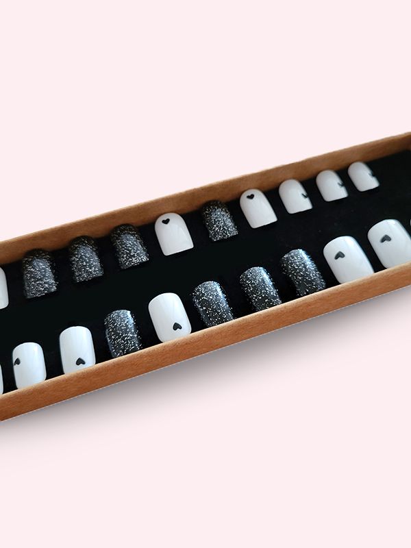 Faux ongles press-on Black Heart Glitter
