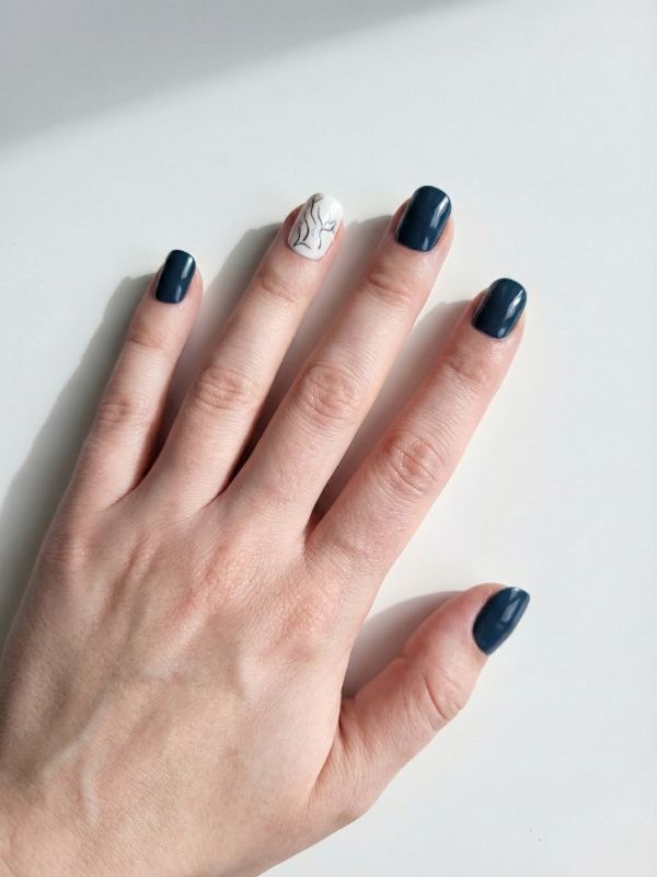 Faux ongles press-on Bleu Minuit Silhouette