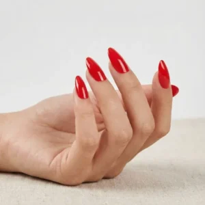 Rouge Iconique faux ongles rouges amande NailsCaps