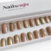 Faux ongles courts Nude Gold nude taupe avec paillettes dorées et strass