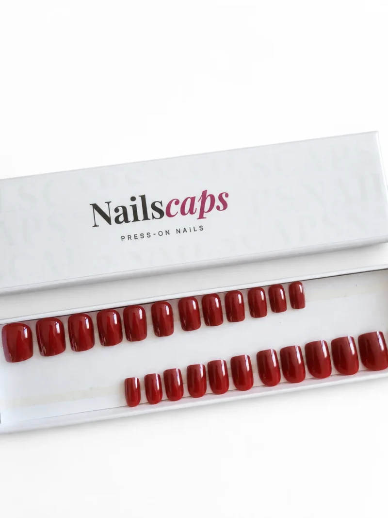 Rouge Classique, faux ongles press-on rouge bordeaux brillants unis en forme carrée élégante