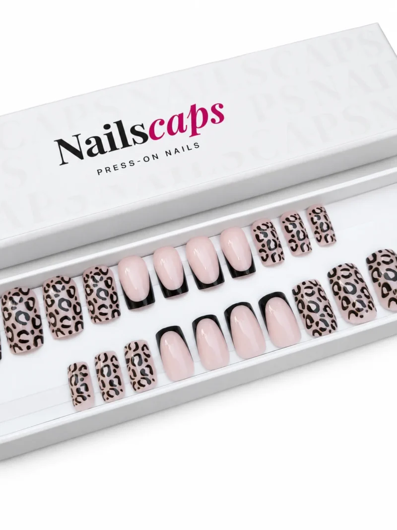 Faux ongles léopard nude avec French noire forme carrée