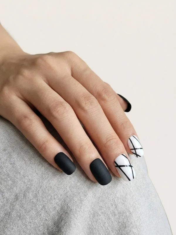 Faux ongles press-on Urban Abstract, motifs noir et blanc pour homme, Nailscaps