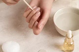 Retirer des faux ongles sans abîmer les ongles naturels