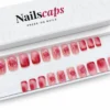 aux ongles fleurs rouges et French rouge forme carrée