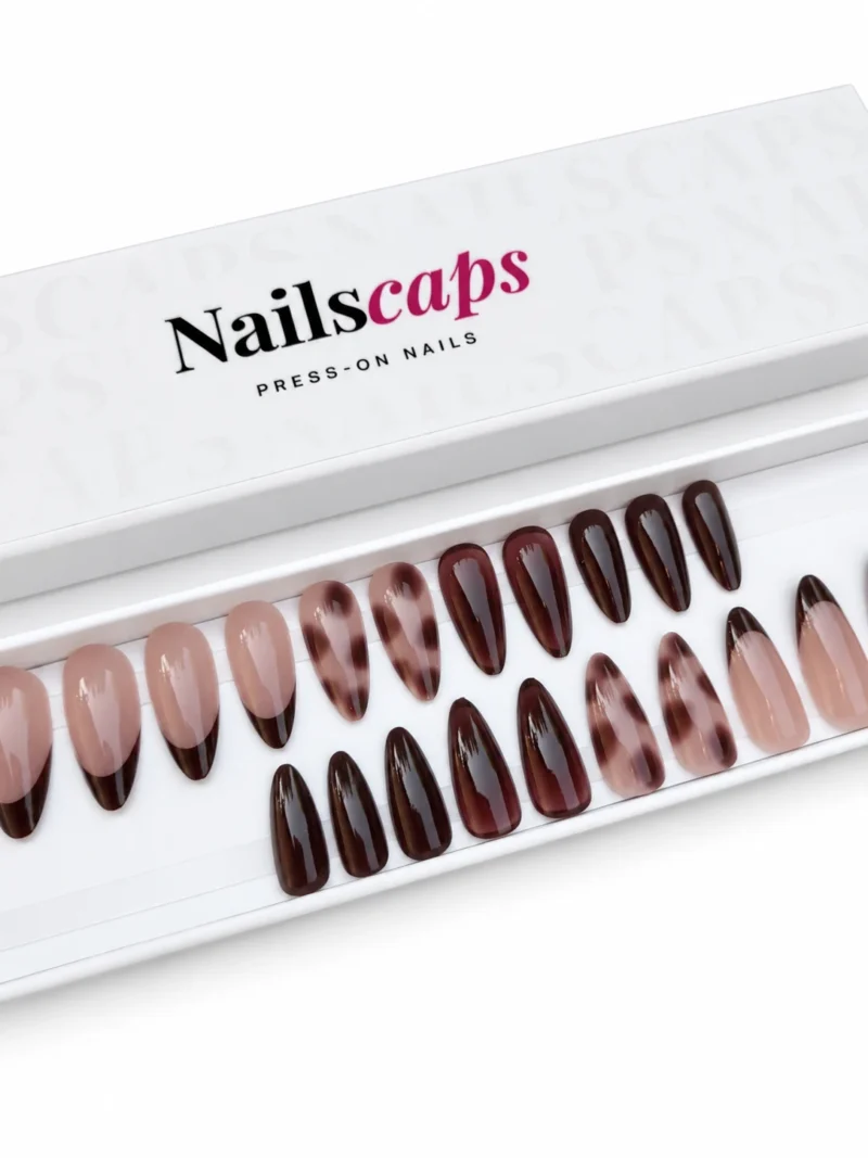 Faux ongles amande nude avec French marron chocolat