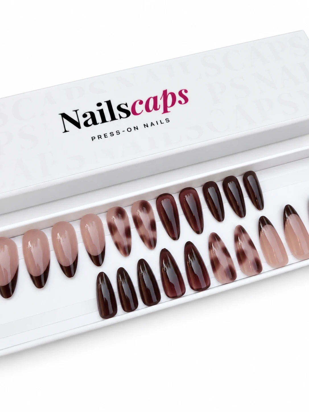 Faux ongles amande nude avec French marron chocolat