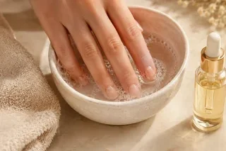 Retirer des press-on nails avec eau tiède savon et huile